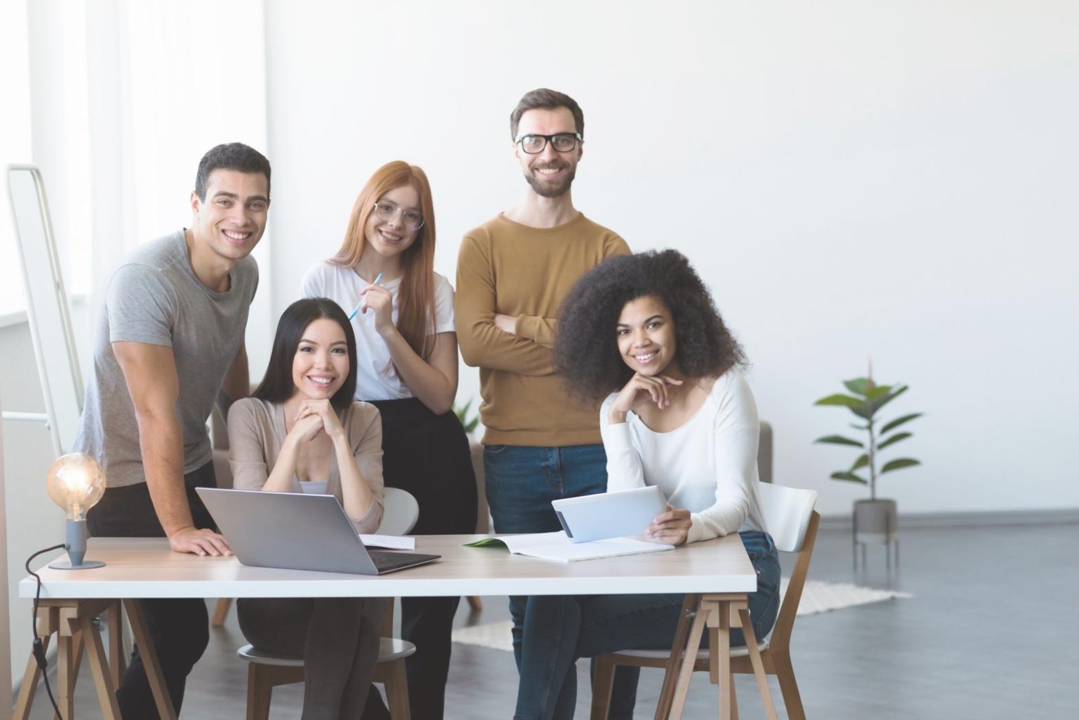 Reunión de consultoría financiera personalizada con clientes